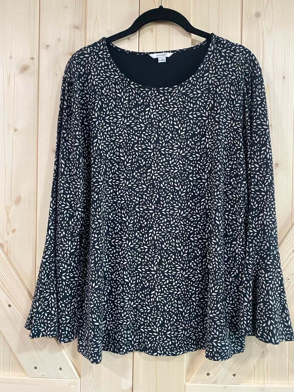 Sweet Grey Blouse Size L Black White Leaf Pattern Bell Sleeve